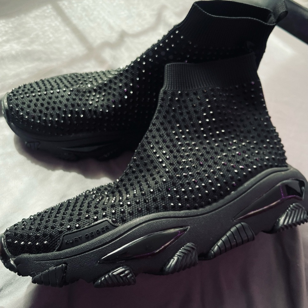 Black sneakers with glitters brand kurt geiger size 7